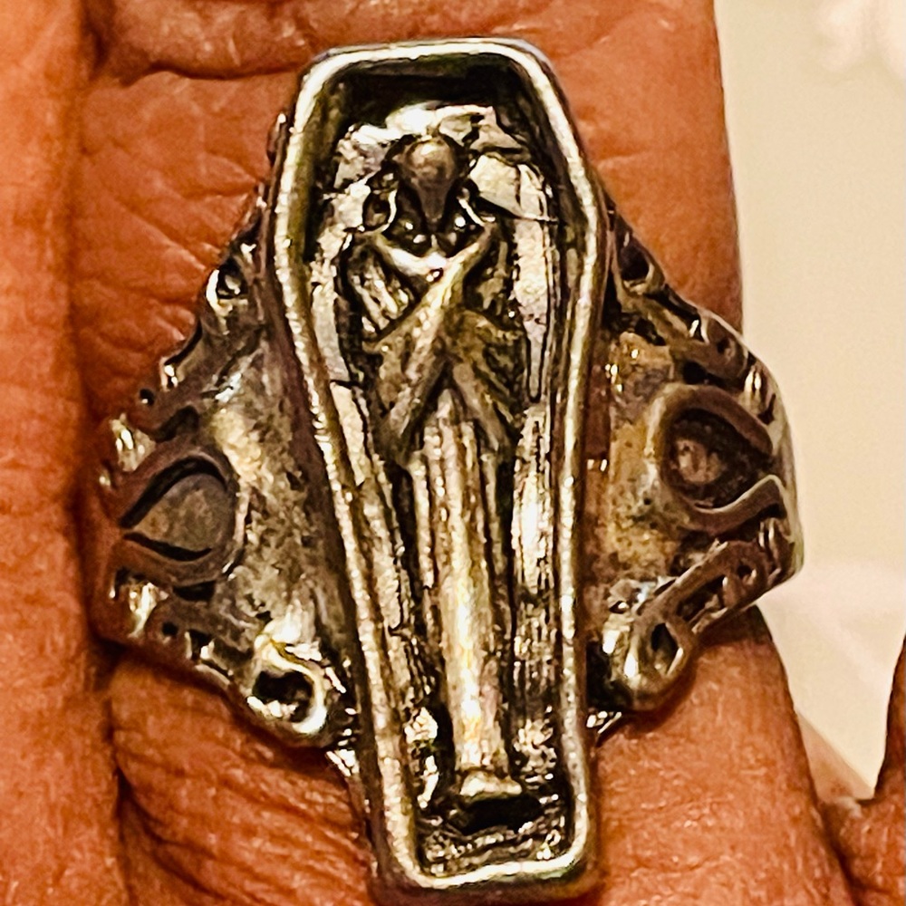 Antique Silver Tone Gothic Ring Featuring a Mummy Figure. Adjustable - Picture 4 of 6